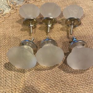 EUC. Vintage style. 6 glass drawer pulls
